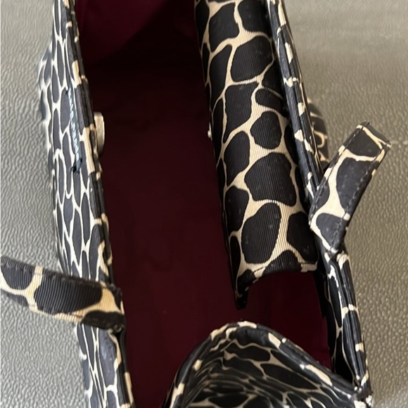 Vintage Black and white animal print handbag with snap closure, inside pocket. - Picture 6 of 6